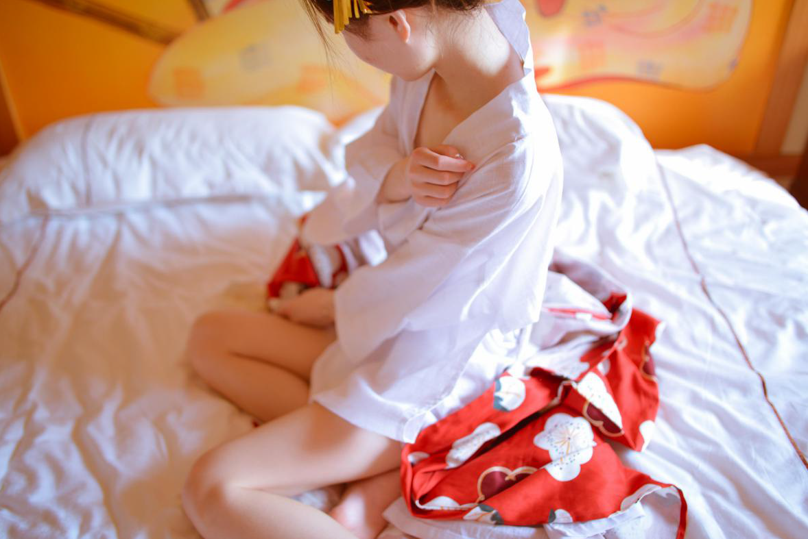 紅色日式白花和服美腳捆綁 下部