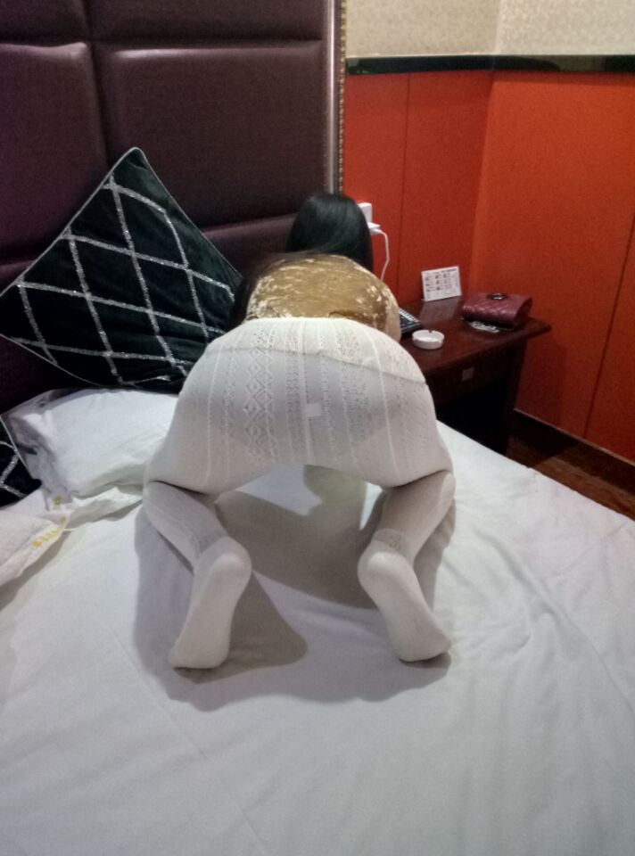 新嫩的大屁股，是多少男人夢寐以求的玩物