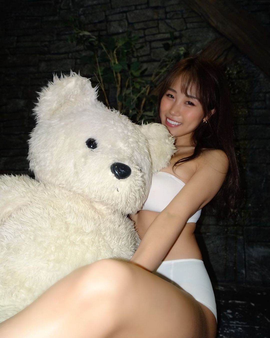 楚楚動(dòng)人的妹子眼睛水汪汪的