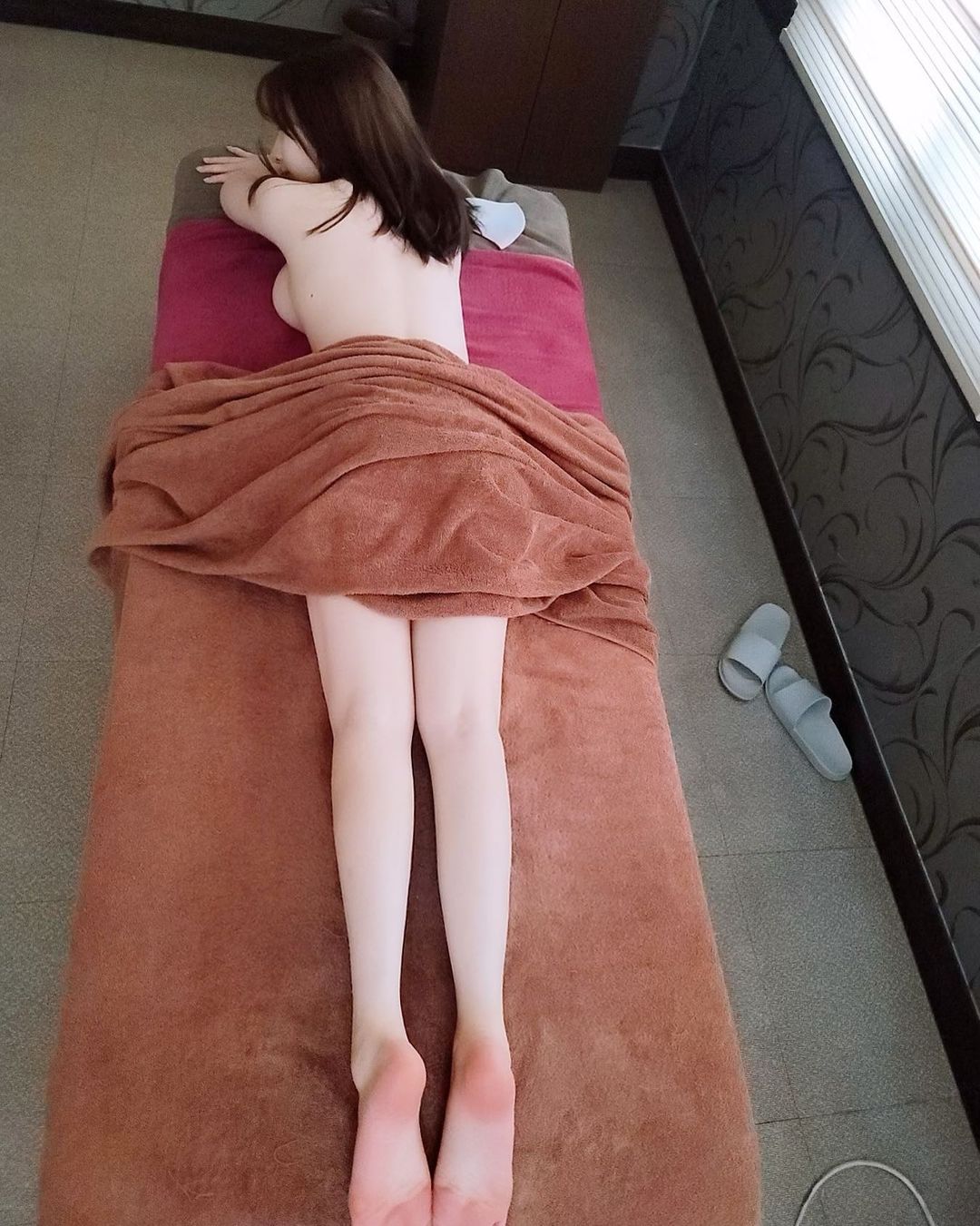 楚楚動(dòng)人的妹子眼睛水汪汪的