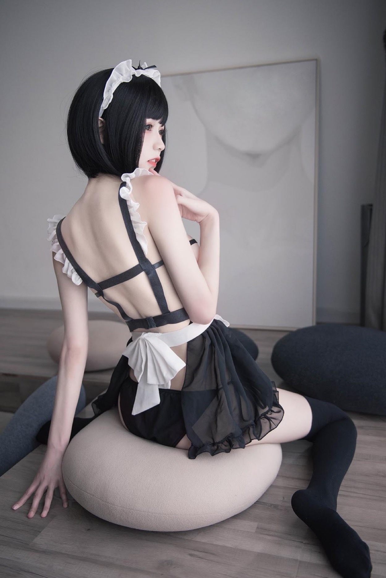 穿學(xué)生裝的黑絲女孩紙