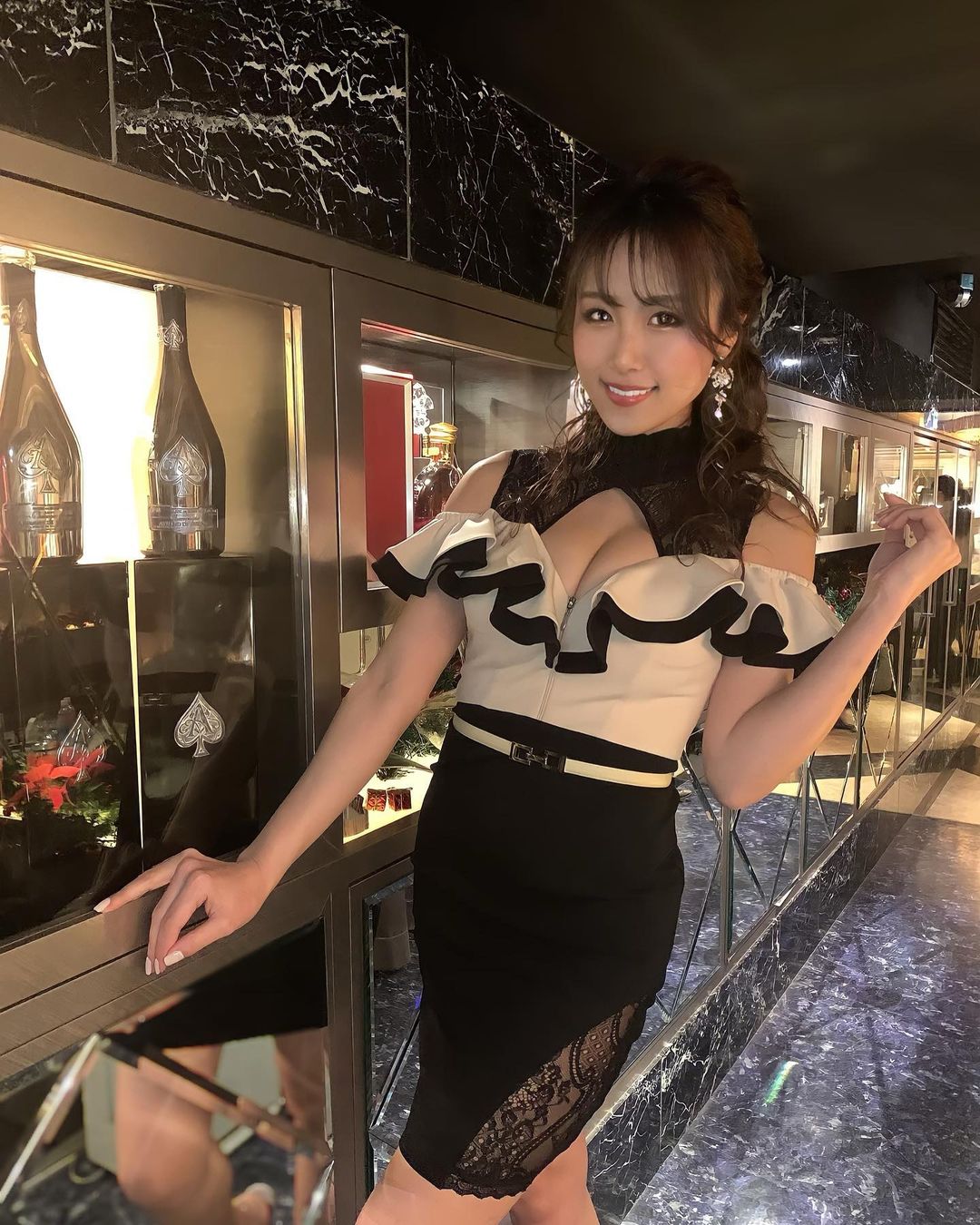 風情萬種的島國妹子格外迷人