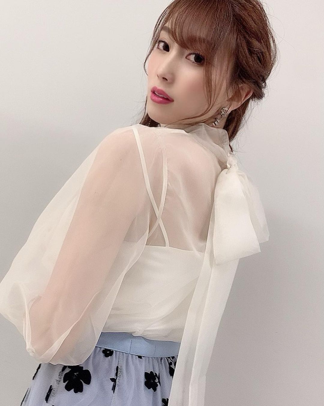 前凸后翹腿子長的島國妹子