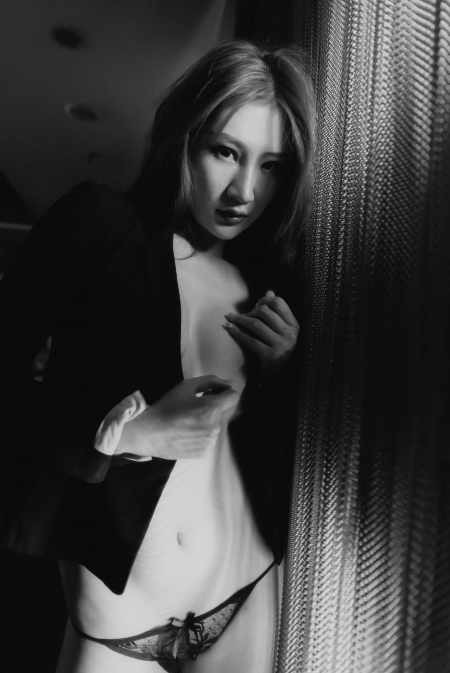 攝影師捕捉模仿歐美女神的模特一枚