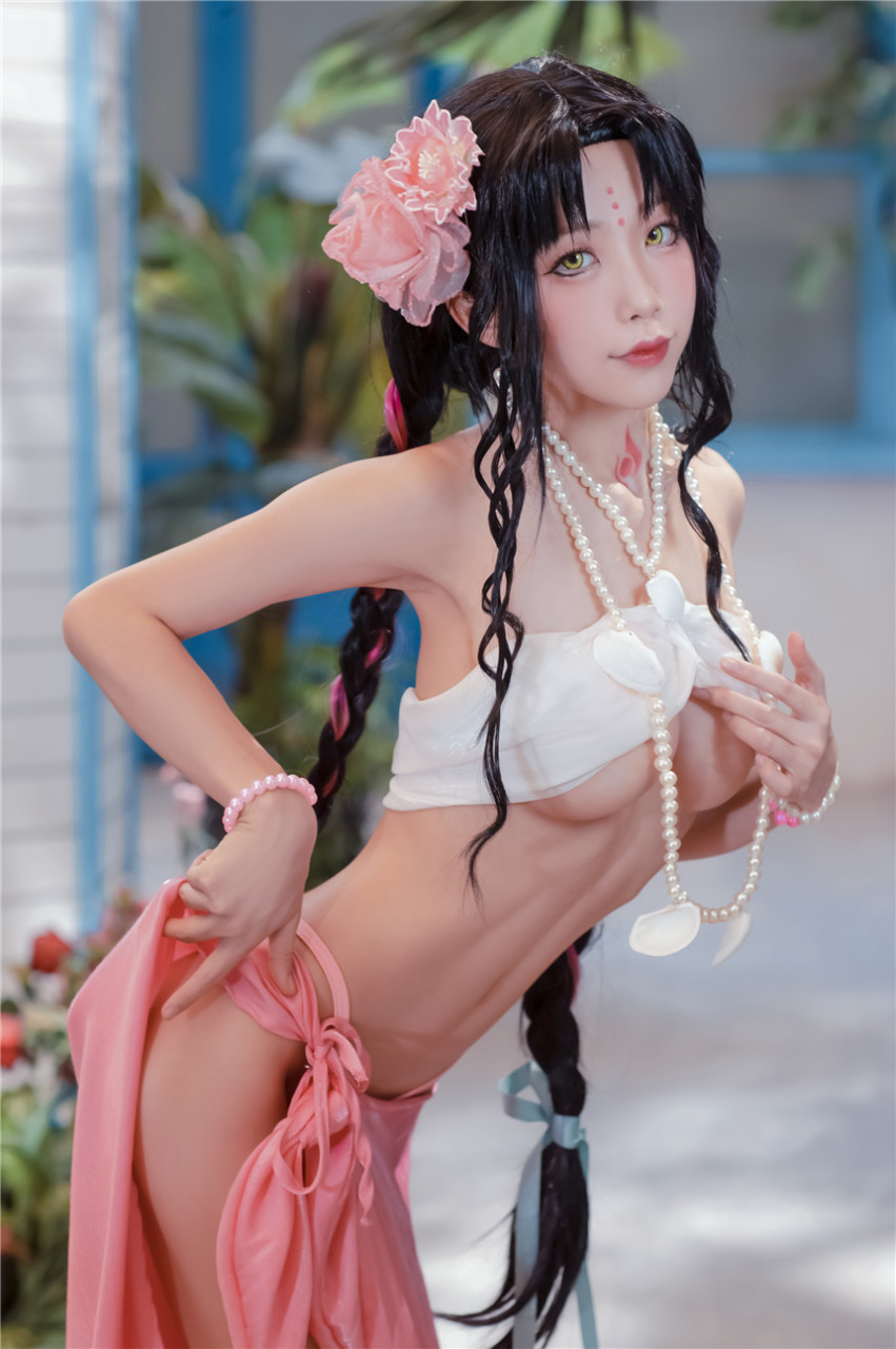 性感巨乳妖姬雙眼勾魂