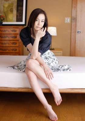 熟婦的乳頭，被吸大了，像豬奶子