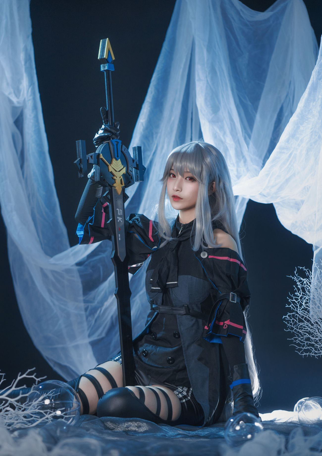 美女戰(zhàn)士與階下囚? 鐵板燒鬼舞w 斯卡蒂