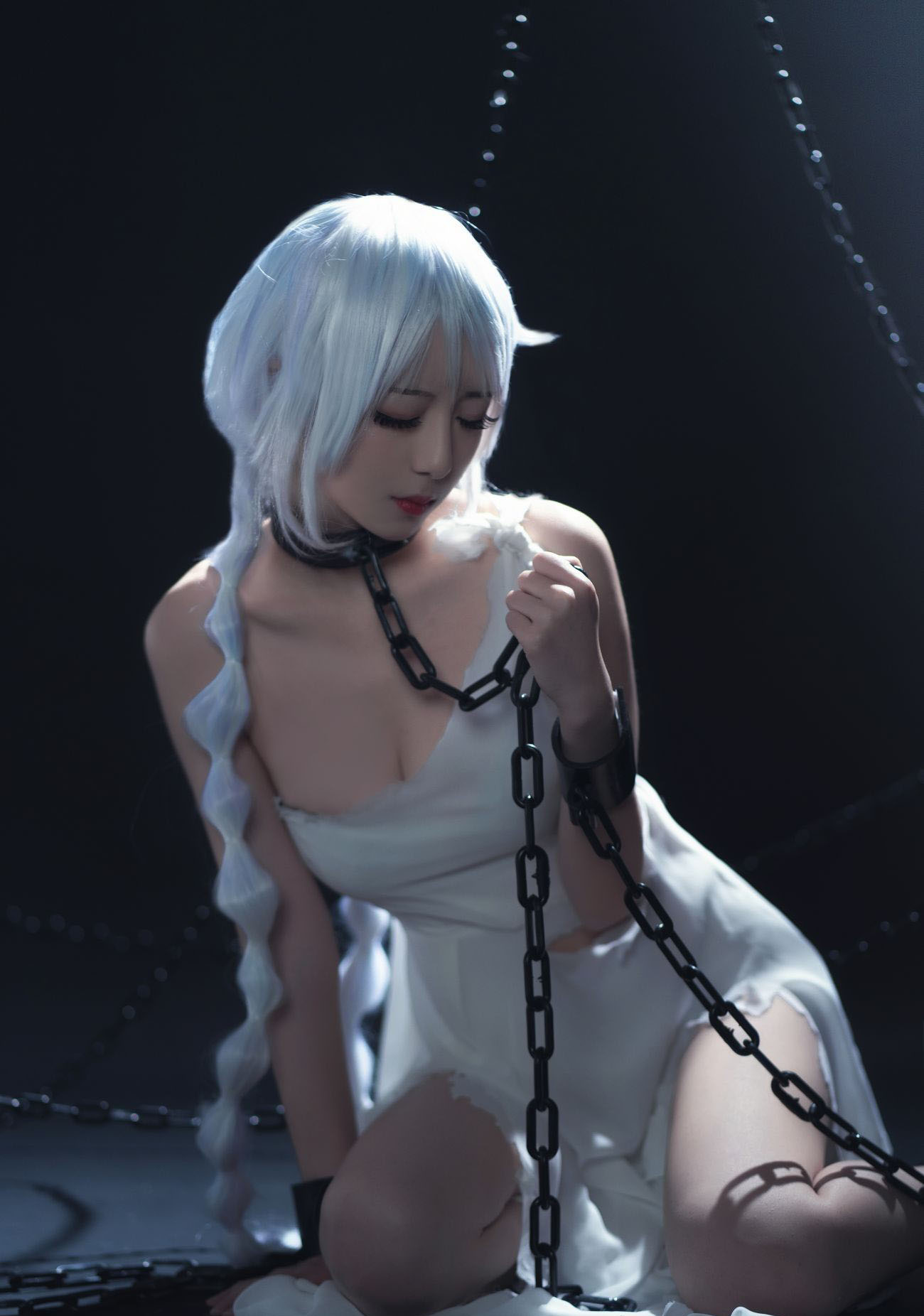 美女戰(zhàn)士與階下囚? 鐵板燒鬼舞w 斯卡蒂