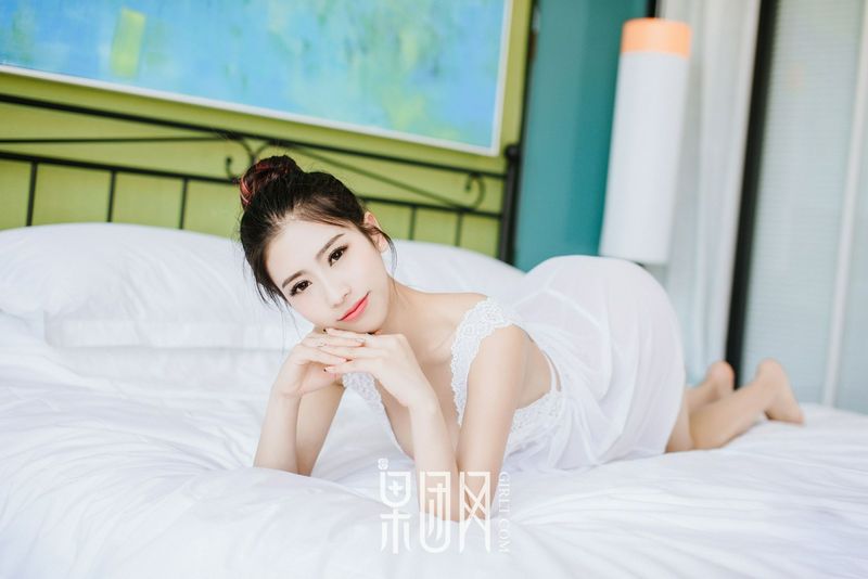 長腿嫩模通靈兒畫中走出飄飄欲仙