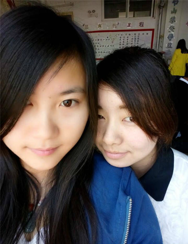 山東大學(xué)理工系花漂亮爆乳大奶女友與男友大尺度私拍流出-李美X
