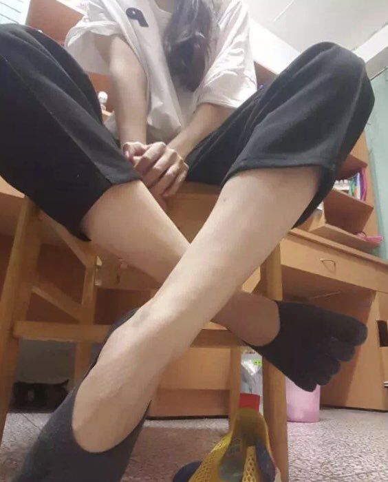性感黑發(fā)少婦無聊自拍展示自己