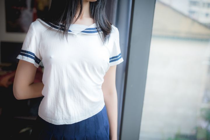 柚木寫真：貧乳JK黑長直