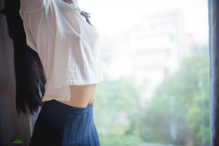 柚木寫真：貧乳JK黑長直