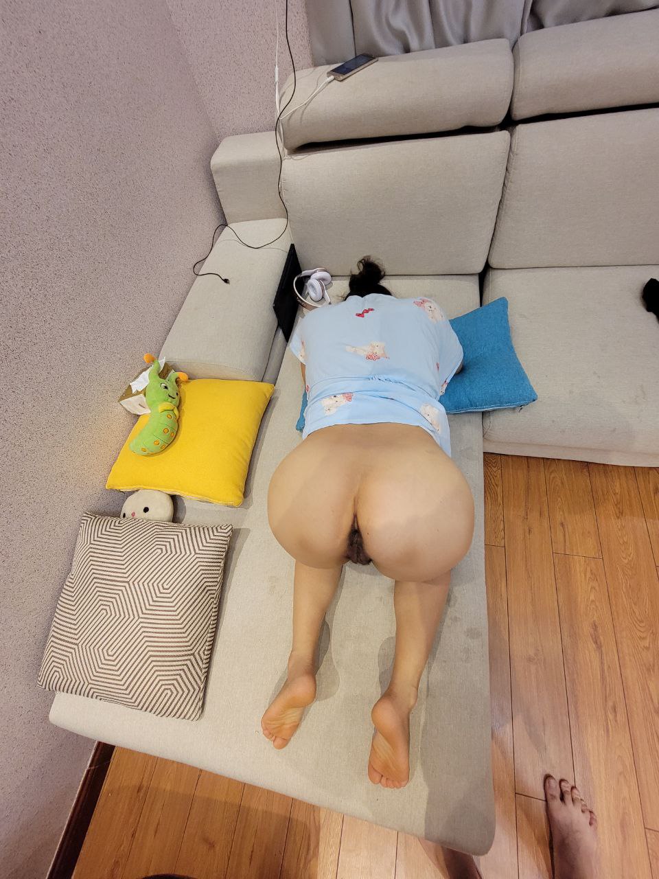 [豐乳肥臀]后入的視角欣賞別人家老婆的肥美屁股