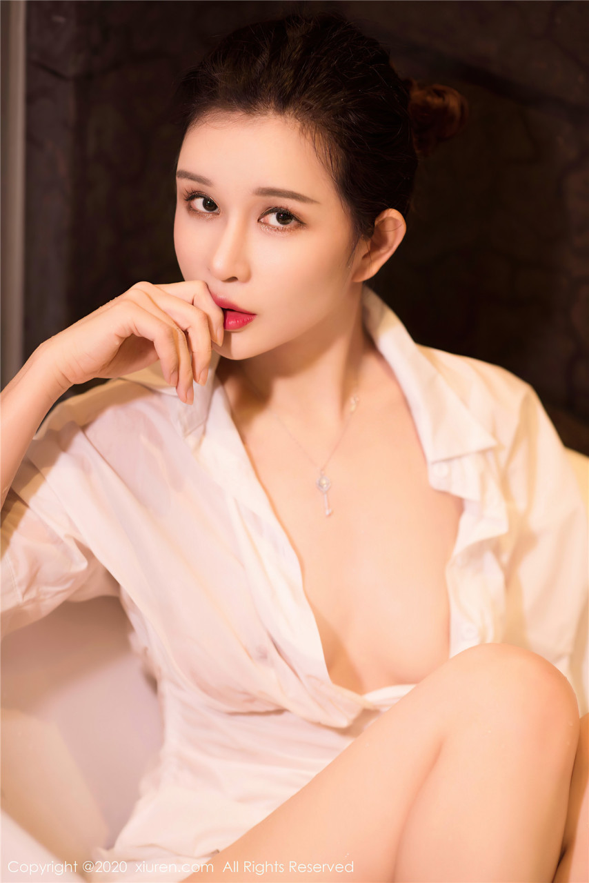御姐氣質姿態(tài)嫵媚