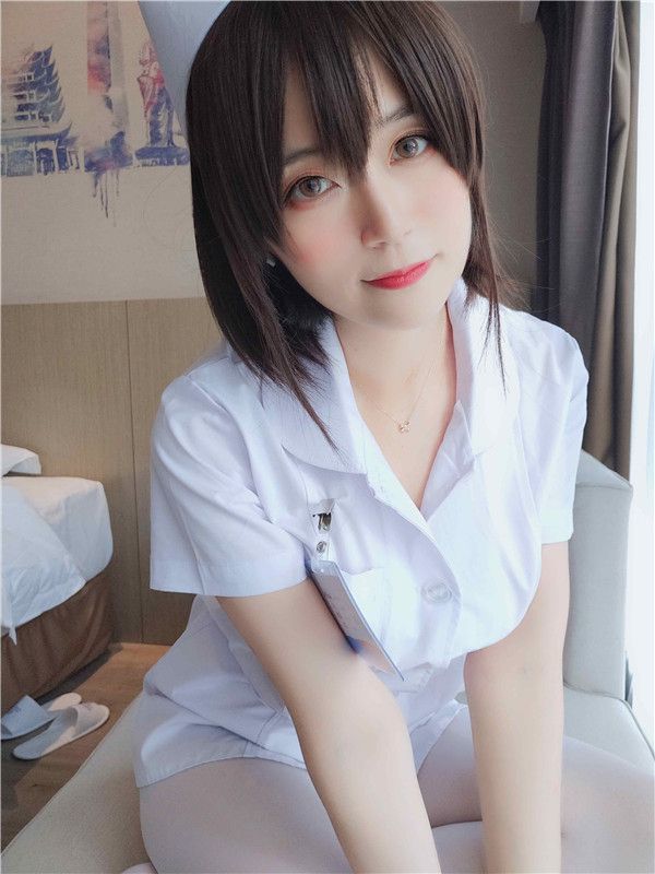 短發(fā)小護(hù)士