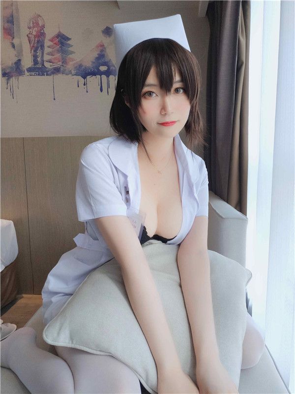 短發小護士