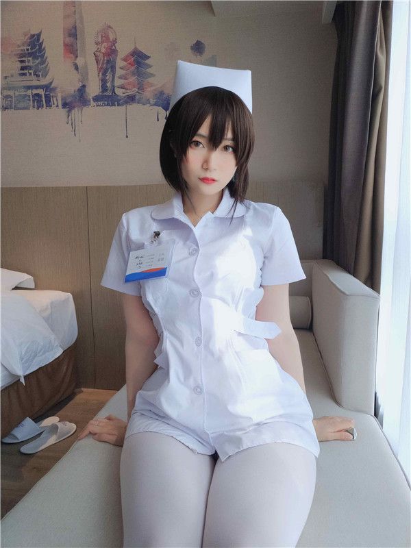 短發(fā)小護(hù)士