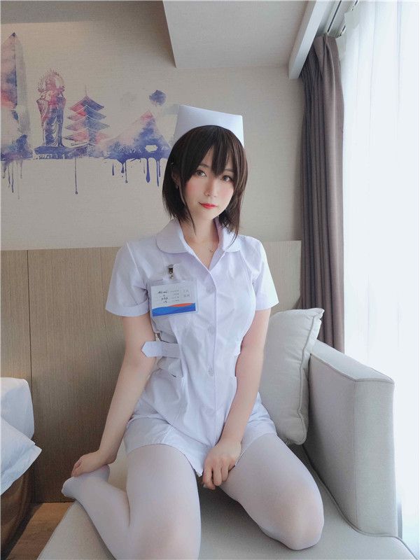 短發小護士