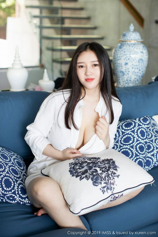 歐派女神恩一黑絲與襯衫濕身
