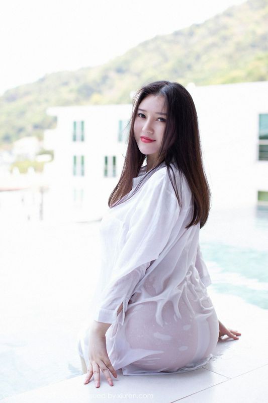 歐派女神恩一黑絲與襯衫濕身