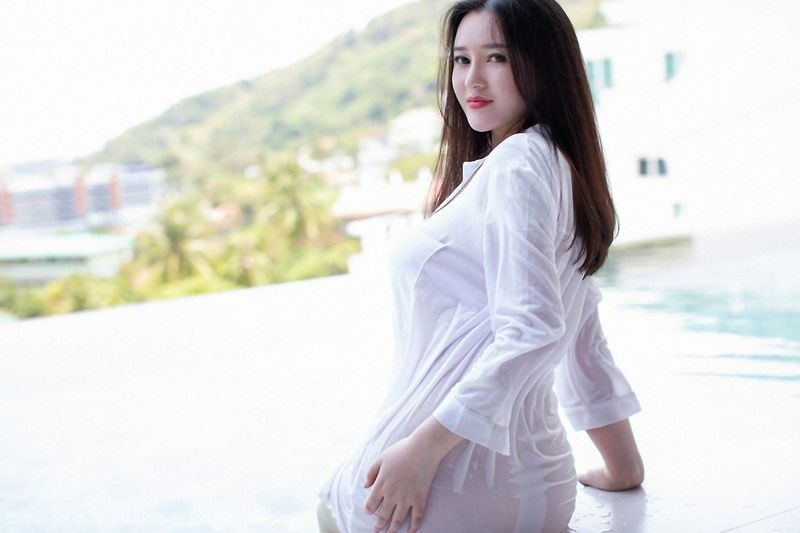 歐派女神恩一黑絲與襯衫濕身