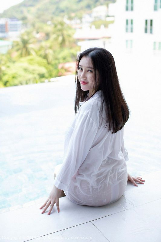 歐派女神恩一黑絲與襯衫濕身