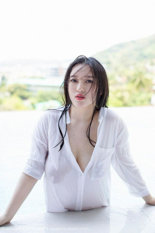 歐派女神恩一黑絲與襯衫濕身