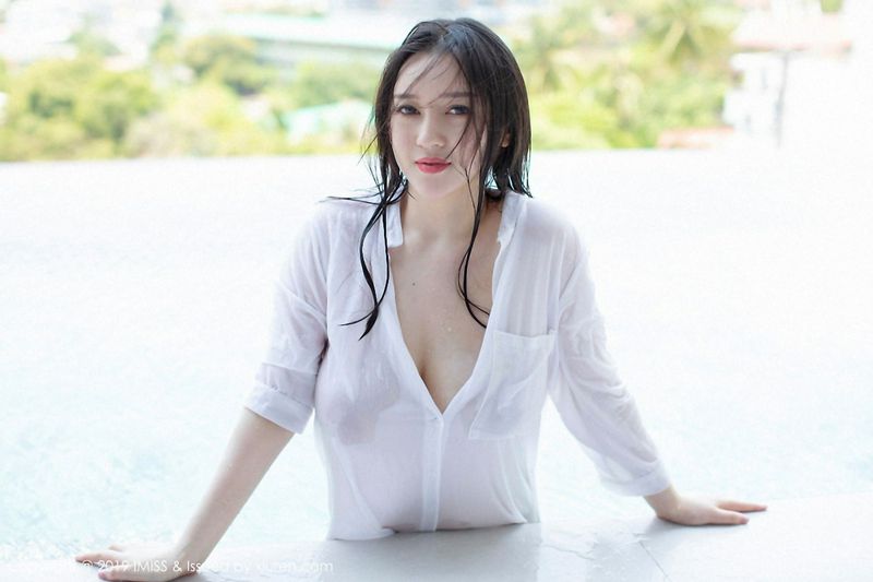 歐派女神恩一黑絲與襯衫濕身