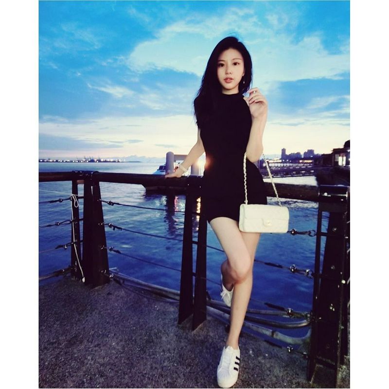 IrisYen擁有姣好線條的臺灣醫科正妹