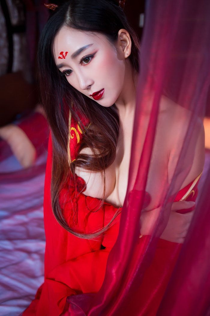 用兩只愛心奶子挑逗你