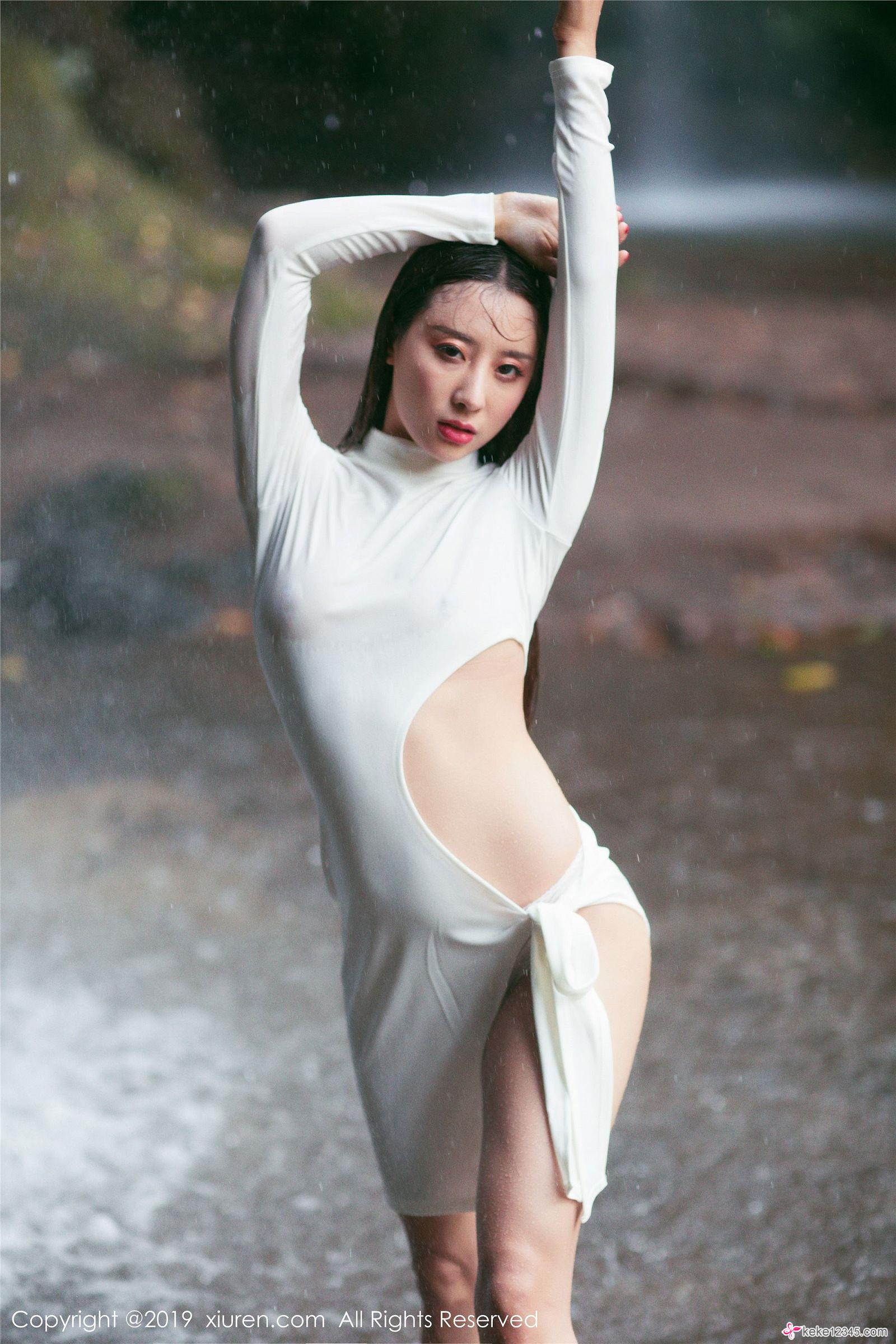 曼妙的身材，圓潤的翹臀