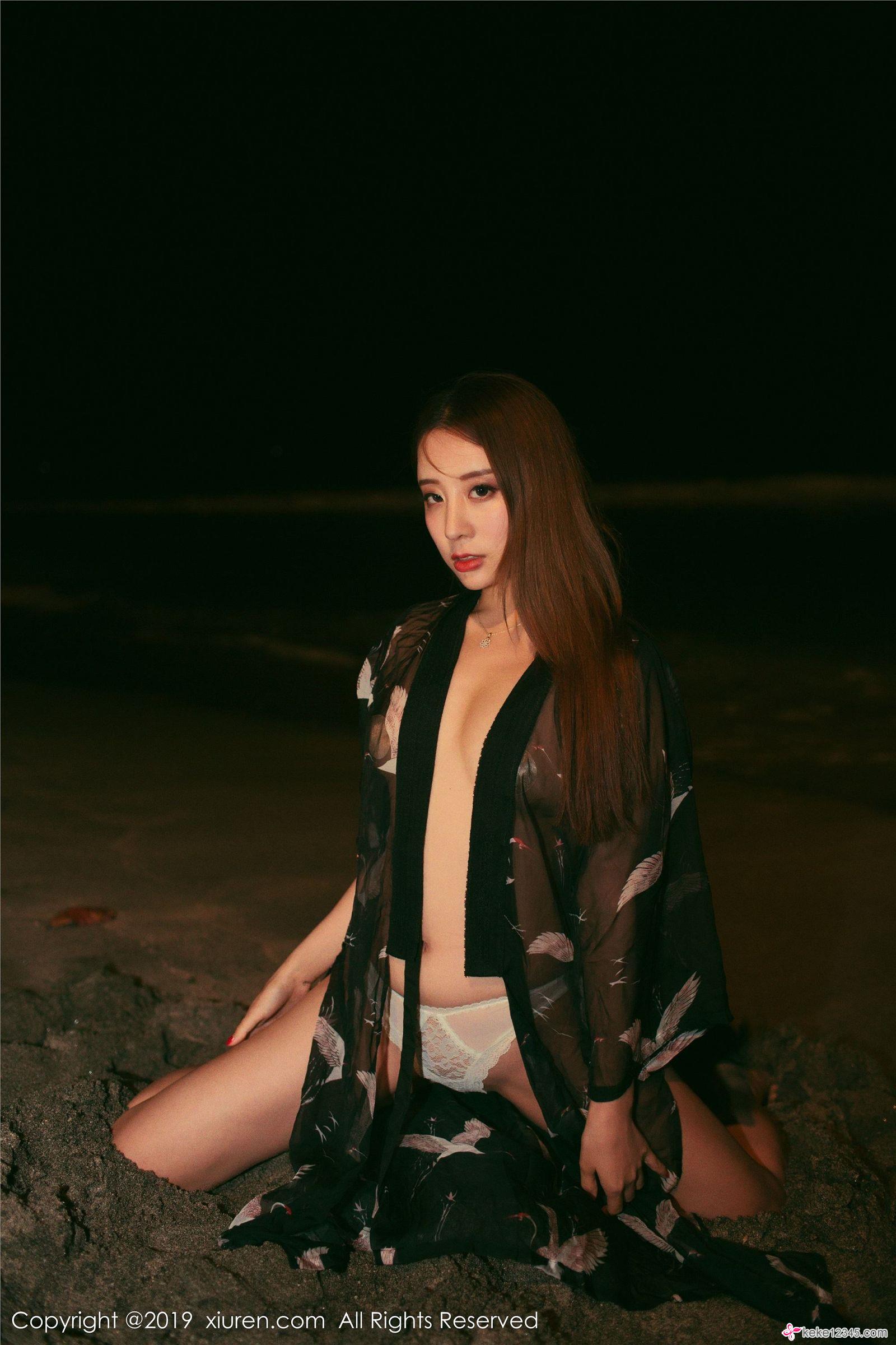 曼妙的身材，圓潤的翹臀