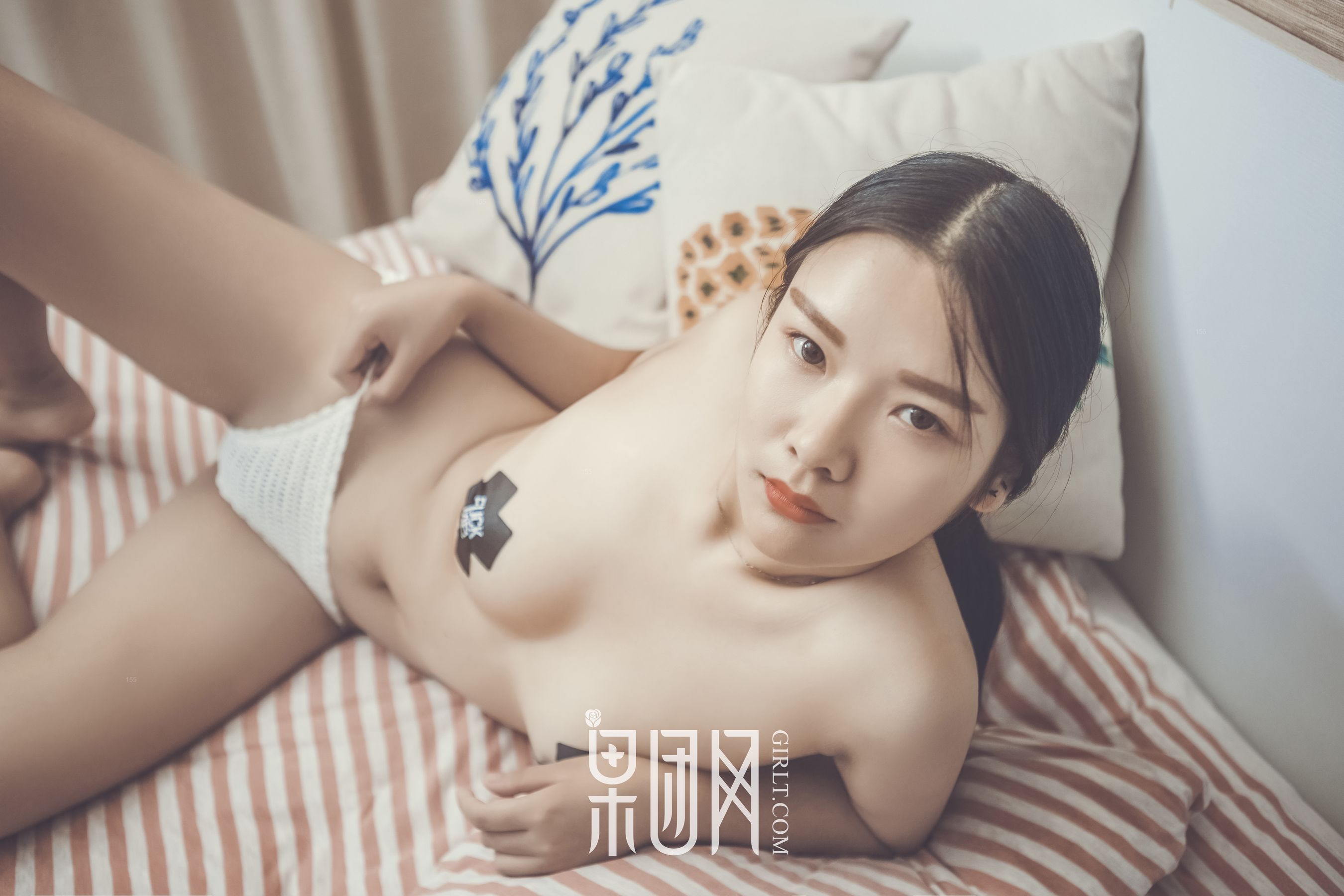果團新人全裸出境