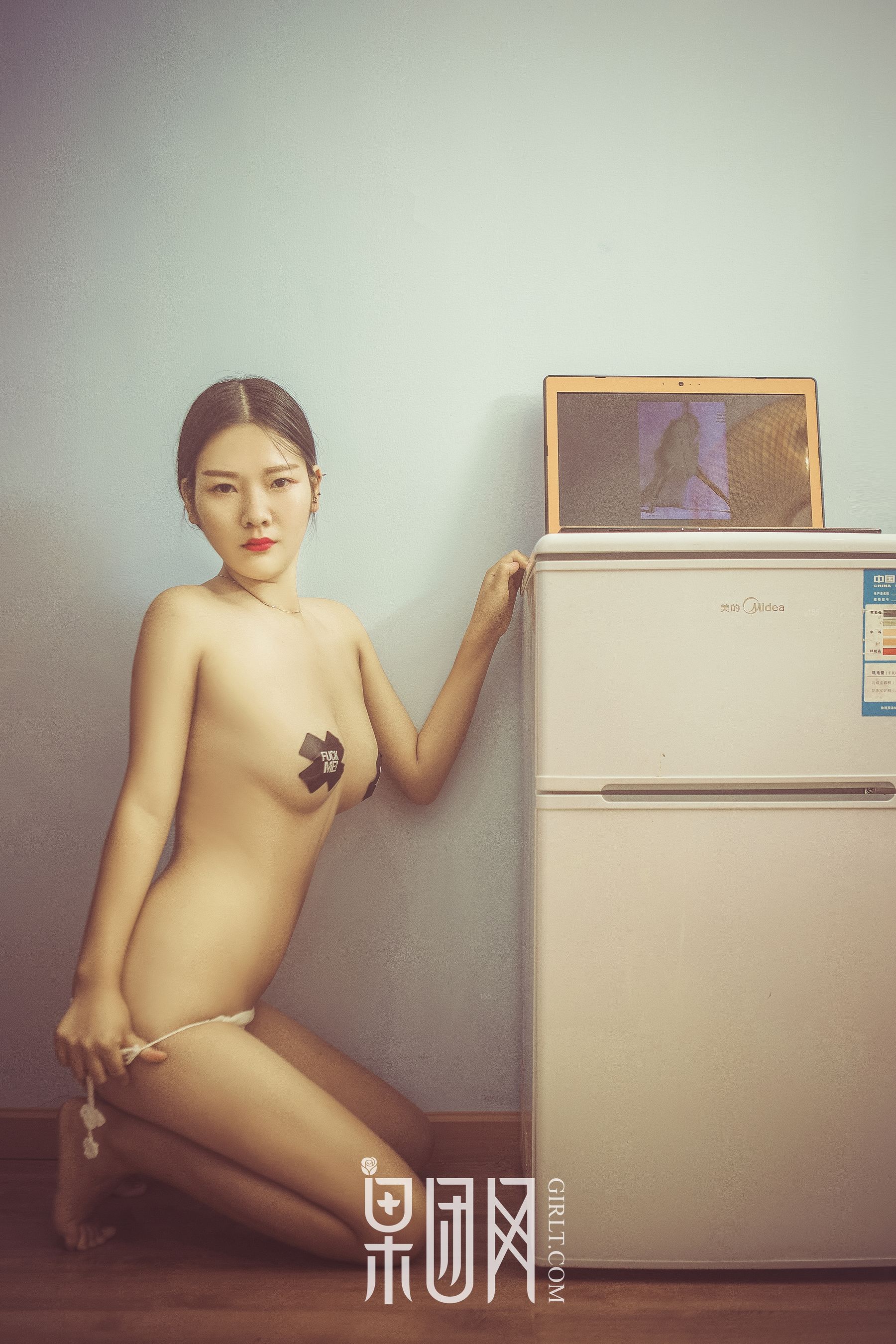 果團新人全裸出境