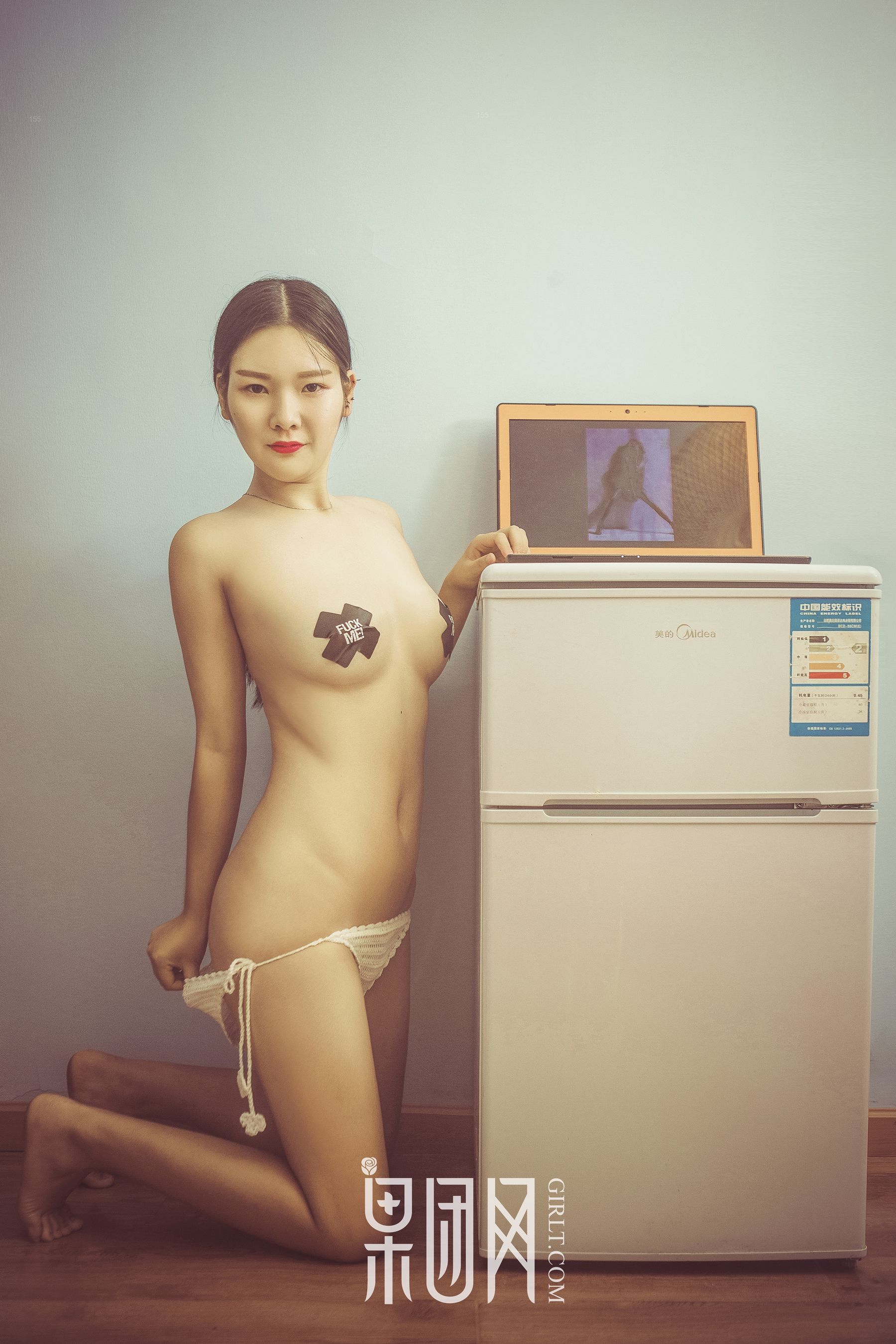 果團新人全裸出境