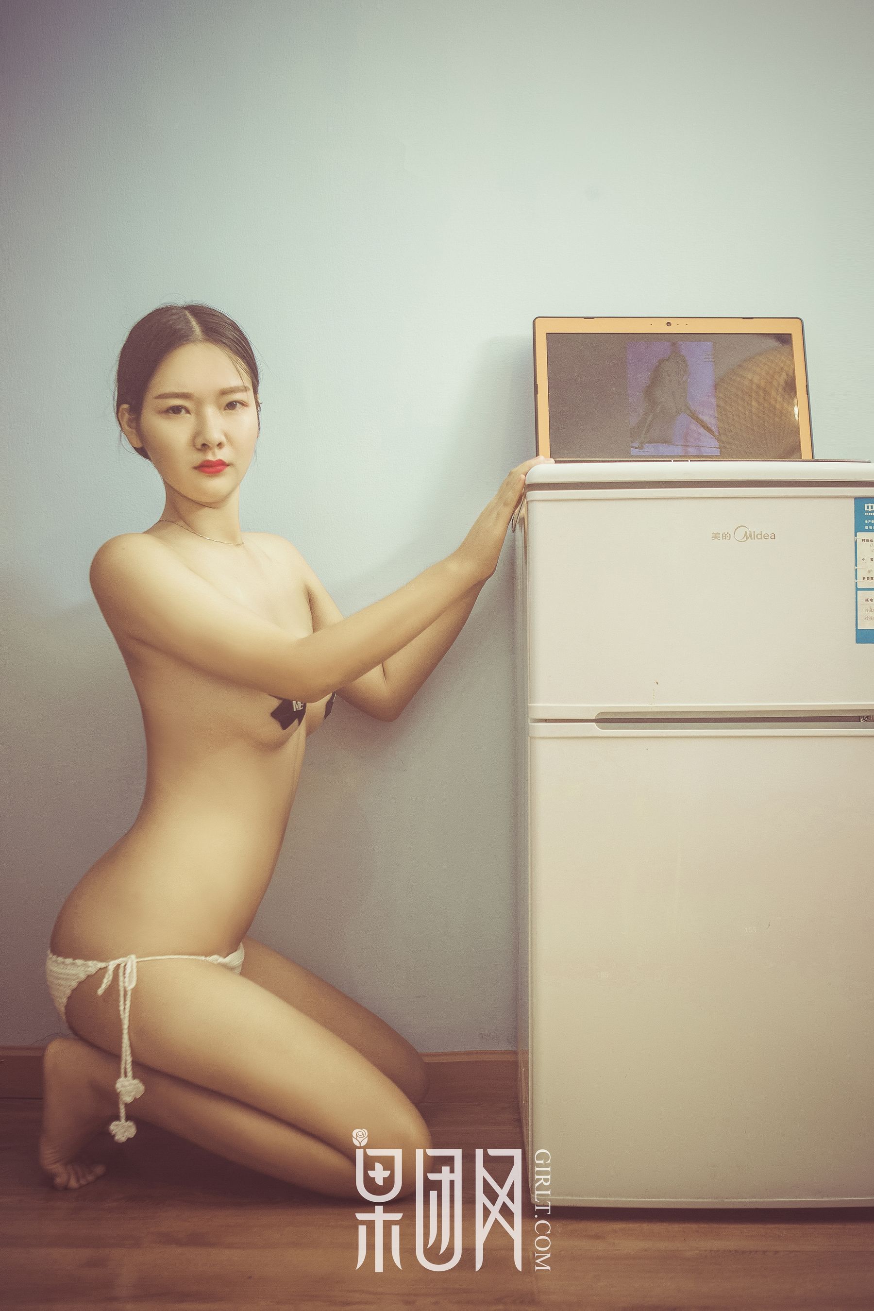 果團新人全裸出境