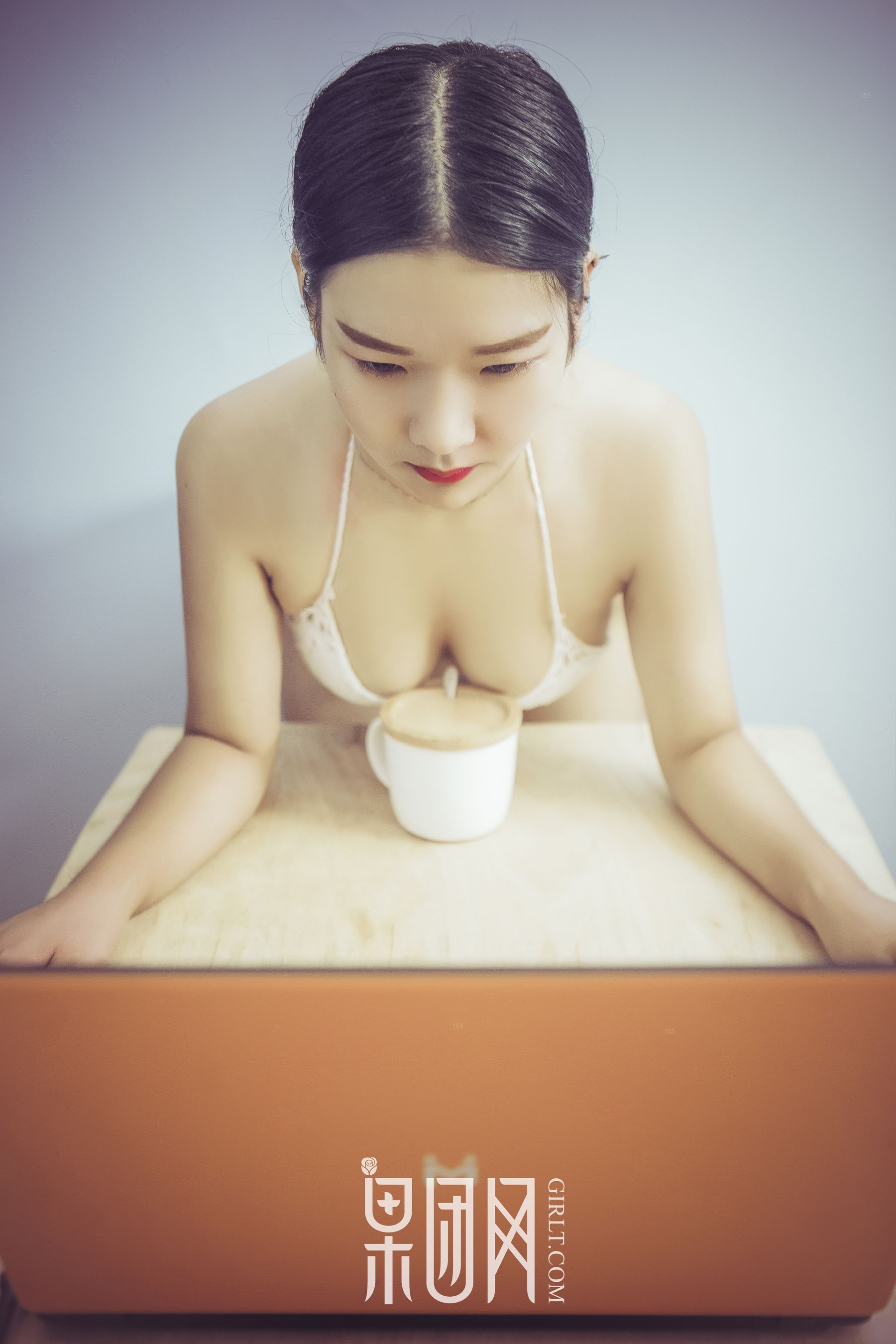 果團新人全裸出境