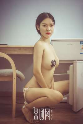 果團新人全裸出境