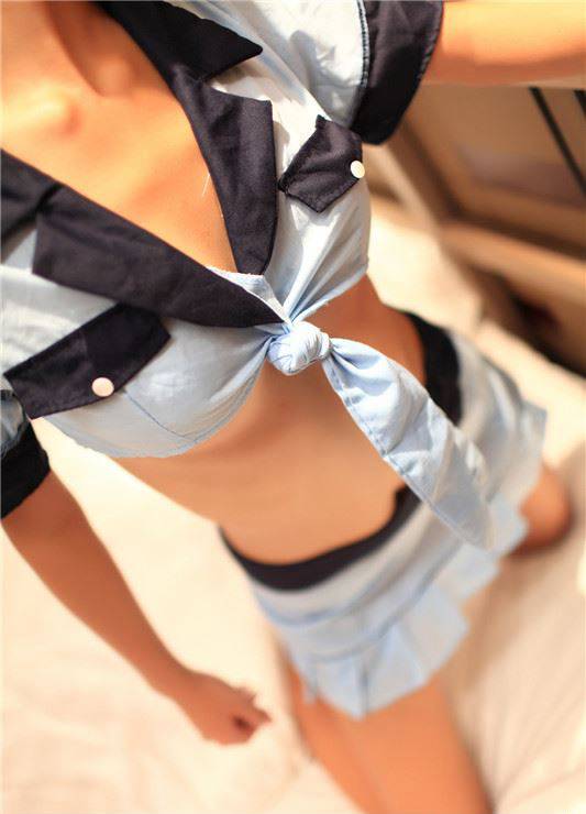 制服長腿誘惑少女
