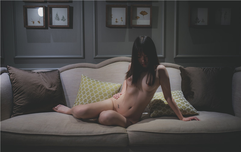柚木寫真—沙發(fā)百合人體藝術(shù)寫真