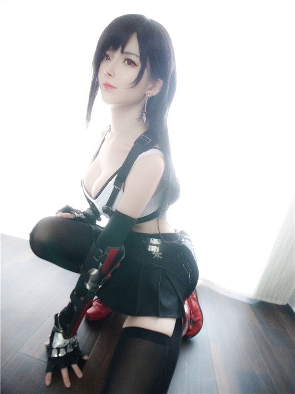未來女警吸引姿態(tài)