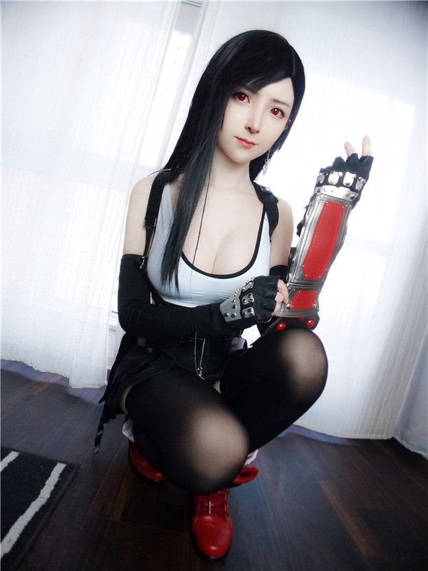 未來女警吸引姿態(tài)