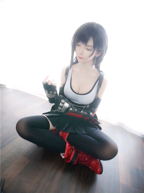 未來女警吸引姿態(tài)