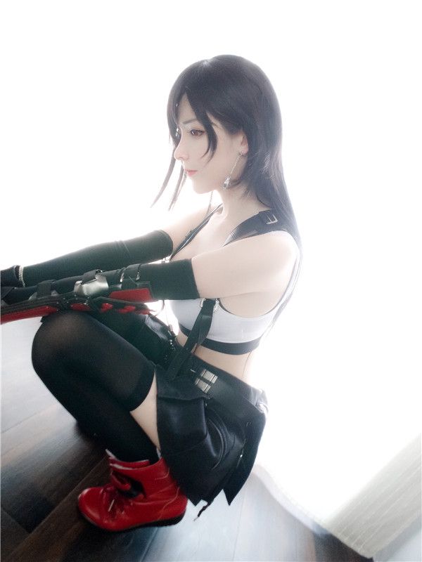 未來女警吸引姿態(tài)