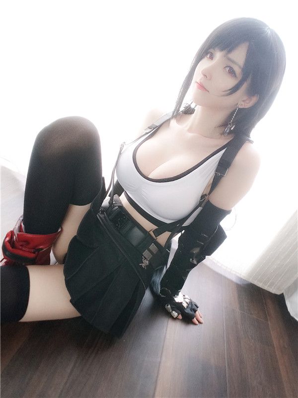 未來女警吸引姿態(tài)
