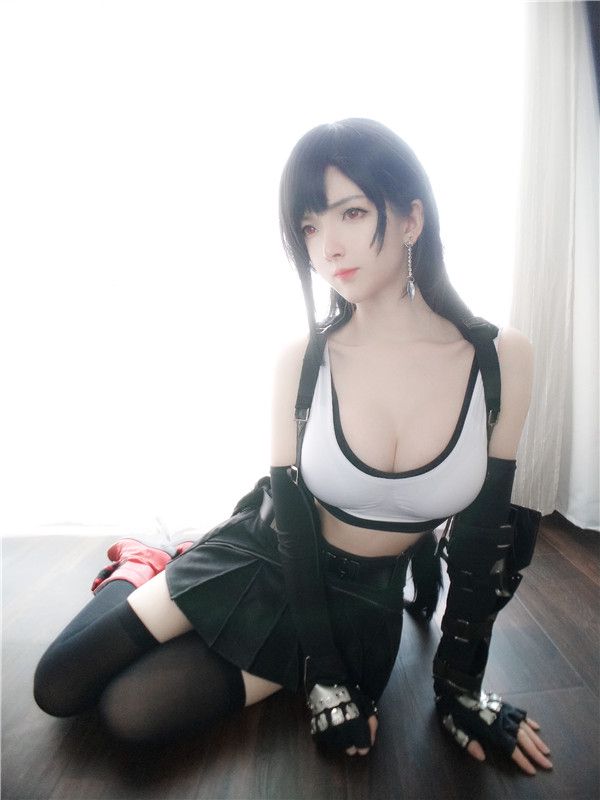 未來女警吸引姿態(tài)