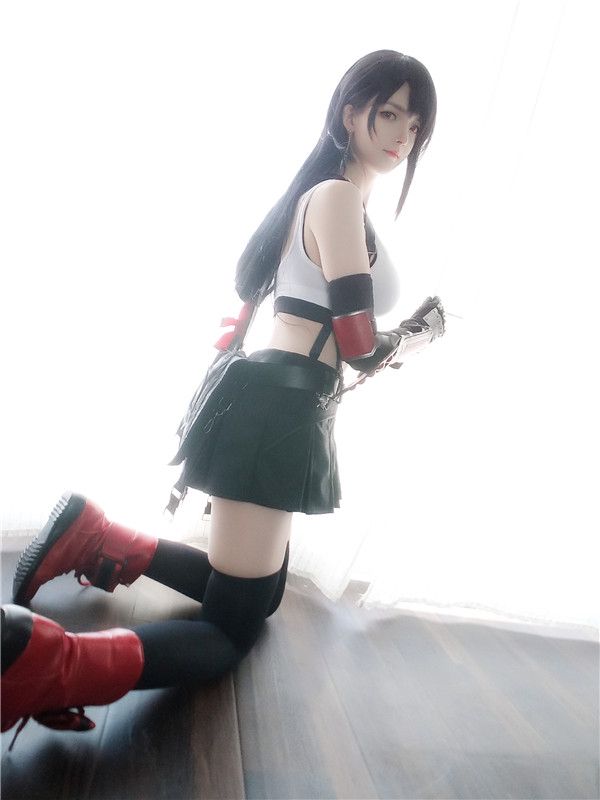 未來女警吸引姿態(tài)