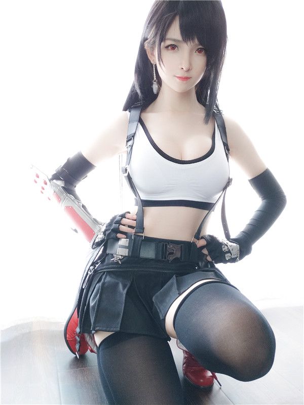 未來女警吸引姿態(tài)
