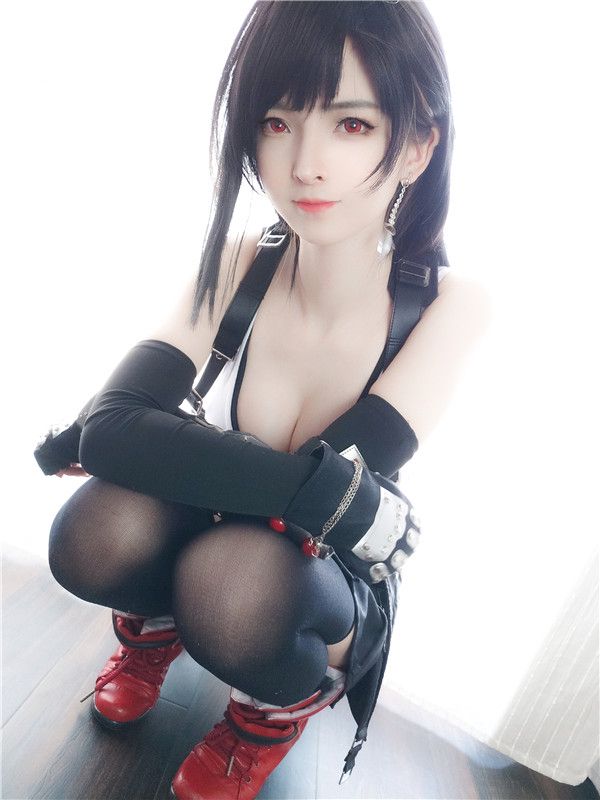 未來女警吸引姿態(tài)